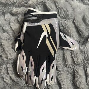 Nike Men's Black and Silver Performance Gloves